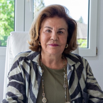 Dña. María Hita